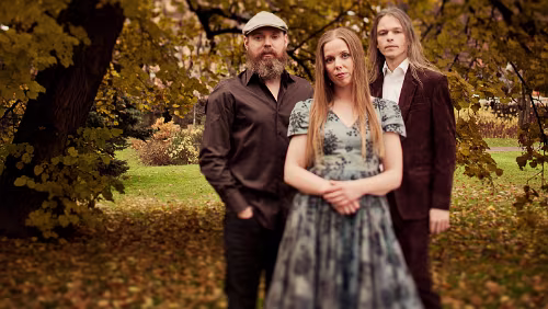 PolarJazz 2020 Narum Søskentrioen Narum spiller på Gruvelageret lørdag 1. februar! Narum er stille og rolig i ferd med å etablere seg som et av de vesentlige bandene innen...