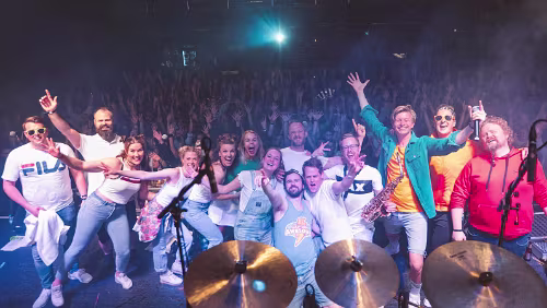 PolarJazz 2020 AWESOMESAUCE AWESOMESAUCE er Oslos mest AWESOME partyband! Lørdag 1. februar rocker de Huset! AWESOMESAUCE kjører en litt annen greie enn andre coverband:...