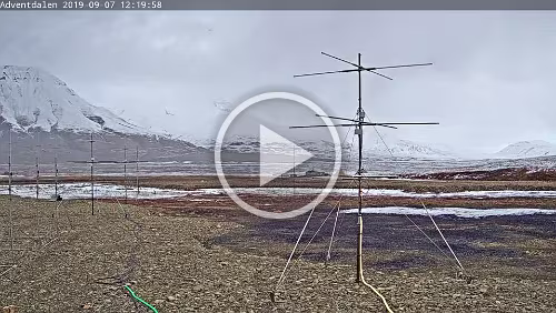 WebCam Svalbard – Adventdalen / „Sousy Svalbard Radar (SSR)“ / Schöner blauer Himmel am 17.09.2019 16:42 / Quelle