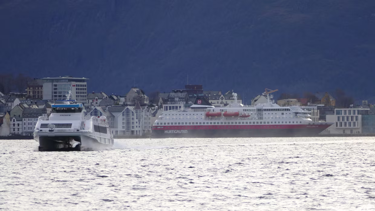 27.01.2020 – Ålesund – Trondheim Karte – Reiseroute Mo 27.01.2020 – Ålesund – Trondheim 5 Std. 35 Min. (300 km) über Molde 5 Std. 44 Min. (409 km) über...