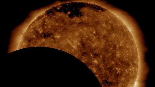 Kurios Da hat sich etwas vor die Sonne geschoben. – 