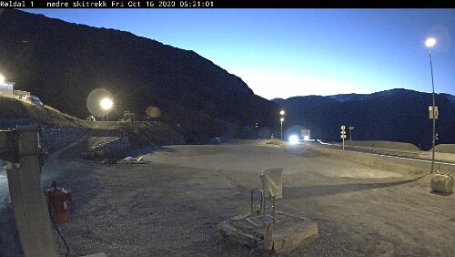 Kurios Was das wohl für ein Gebilde da ist, auf dem kleinen Sockel. Ja, klar, das ist so ein Drehkreuz für an einen Skilift.