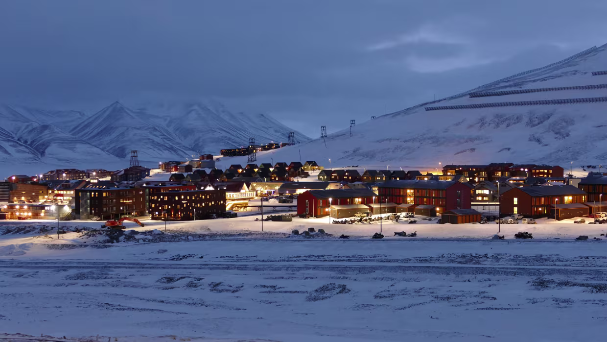 04.02.2022 Longyearbyen Karte – Reiseroute Fr 04.02.2022 Longyearbyen Aktuelle Wetteraussichten vv_Longyearbyen fc_Longyearbyen Vorlesen starten...