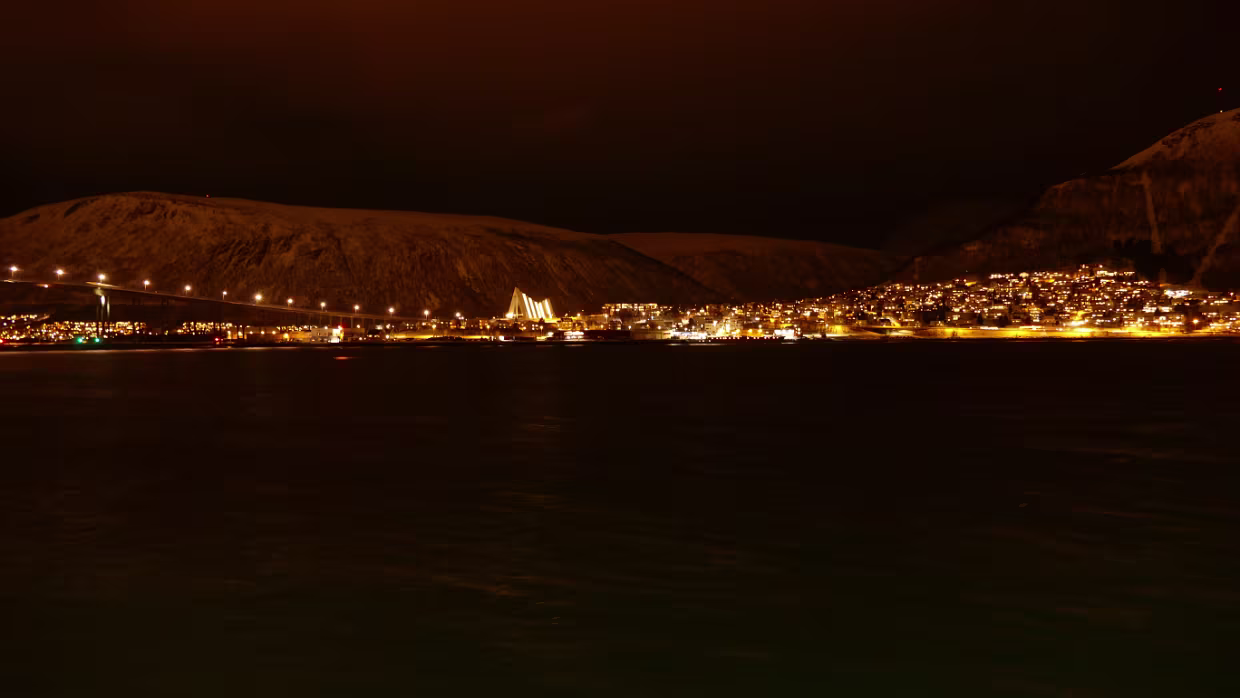 07.02.2022 Longyearbyen – – – Tromsø Karte – Reiseroute Mo 07.02.2022 Longyearbyen – – – Tromsø Aktuelle Wetteraussichten vv_Longyearbyen vv_Tromsoe...