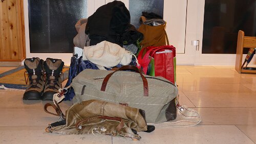 Hahnstätten – Puttgarden – – Rødby – Malmö Bis auf die Schneeketten, die schon im Auto liegen, ist das das ganze Gepäck, plus noch ein dicker Pullover.