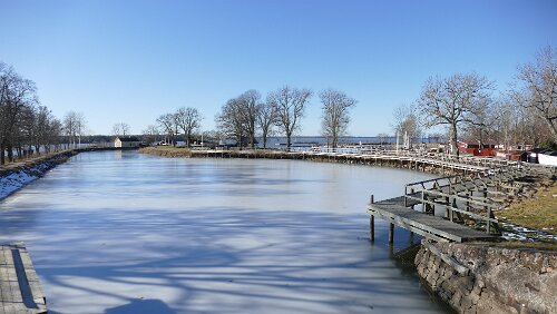 Malmö – Sunne Zugefroren, aber nicht wirklich dick genug.