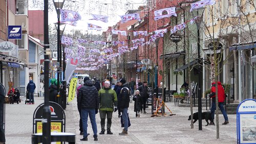 Sunne – Östersund Die Fußgängerzone ist geschmückt.