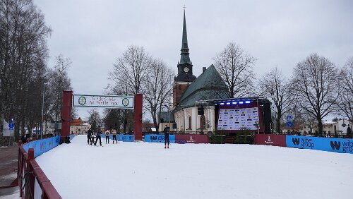 Sunne – Östersund Der Zieleinlauf. „I Fäders Spor - För Fremdids Segrar“. „In den Spuren der Väter - Für zukünftige Siege“.