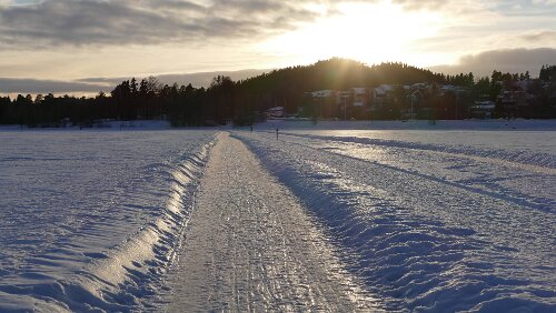 Sunne – Östersund Die Sonne geht bald unter.