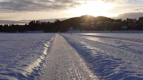 Sunne – Östersund Die Sonne geht bald unter.