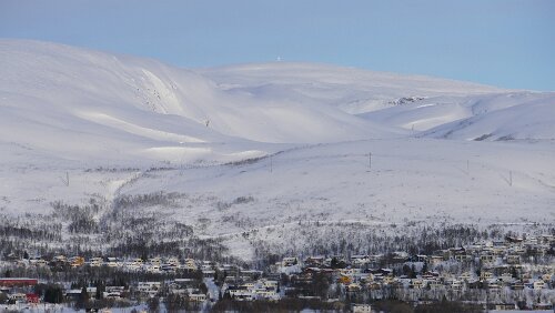Tromsø – Longyearbyen Blick vom Rande des Flughafens in die Gegend um Tromsø.