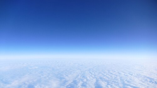 Tromsø – Longyearbyen Über den Wolken.