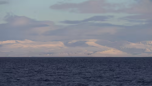 Fjordcruise towards the Esmark Glacier & Barentsburg Schnee und Eis, zumindest an Land.