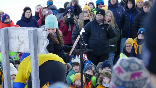 Solas tilbakekomst Auszeichnung der Malwettbewerb-Gewinnerin.