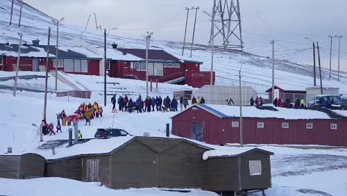 Longyearbyen Die Versammlung löst sich immer noch auf.