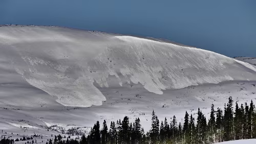 Mosjøen – Trondheim Püh, da sind Lawinen abgegangen.