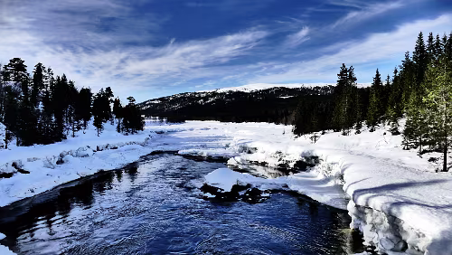 Mosjøen – Trondheim Am „Namsen“, in der Nähe des Weilers Brekkvasselv.