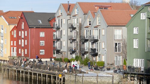 Trondheim Alte Packhäuser an der Nidelva.