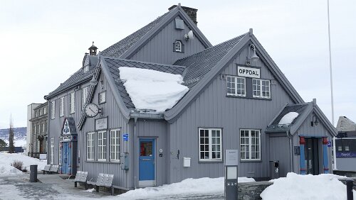 Trondheim – Hamar Oppdal stasjon er en jernbanestasjon på Dovrebanen. Stasjonen ligger ved tettstedet Oppdal i kommunen med samme navn.