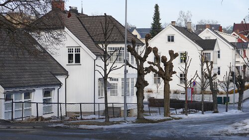 Trondheim – Hamar Typischer Baustil in Norwegen.