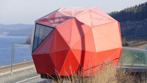 Hamar – Malmö Am Parkplatz „E6 Gardermoen–Biri“, vermutlich die Toilettenanlage.