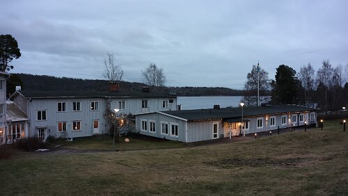 Helsingør – – Helsingborg – Sunne Am Hotel in Sunne, alles grün.