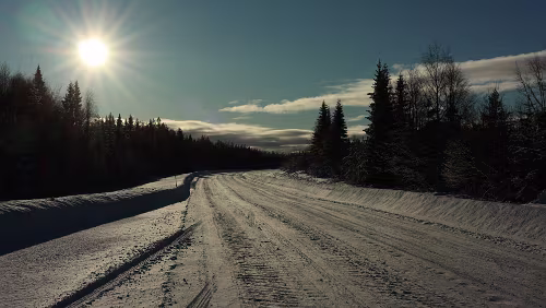 Östersund – Vuollerim Schnee satt und strahlend blauer Himmel.