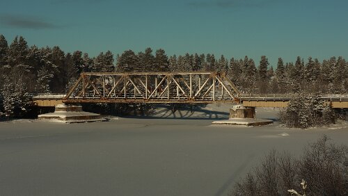 Östersund – Vuollerim Brücke der Inlandsbanan über den Ångermanälven.