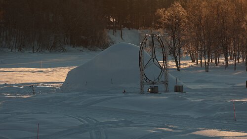 Östersund – Vuollerim In Sorsele. Der Nedre Gautsträsket ist zugefroren.