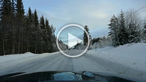 Östersund – Vuollerim Endlich Schnee auf der Straße.