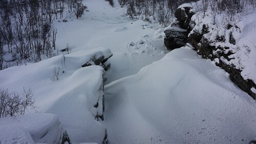 Vuollerim – Tromsø Der „Gálggojohka“, ein zugefrorener Wasserfall.