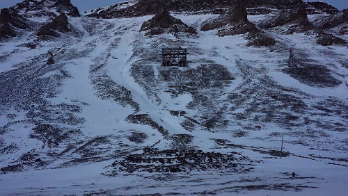 Longyearbyen Hier war eine Steinlawine runter gekommen.