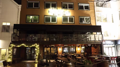 Tromsø – Skarberget – – Bognes – Bodø Das Hundholmen Brygghus, leider hat es Ruhetag.