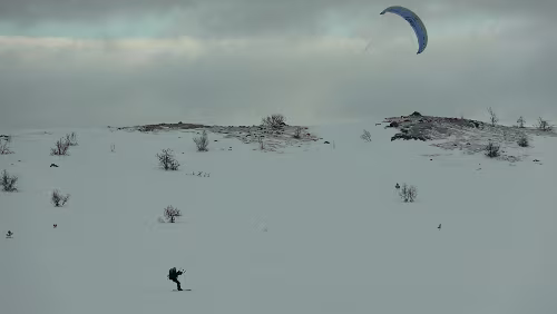 Geilo – Larvik – – Hirtshals – Aarhus Mit dem Kite-Drachen im Schnee surfen.