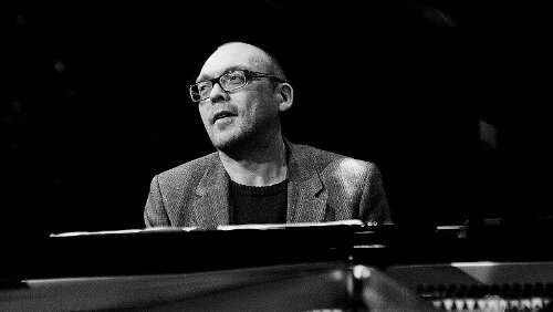 PolarJazz 2023 Fredag 3. februar | 17:00 | Bugge Wesseltoft | Svalbard Kirke Bugge Wesseltoft er èn av våre fremste jazzmusikere, og kanskje Norges mest kjente jazzpianist....