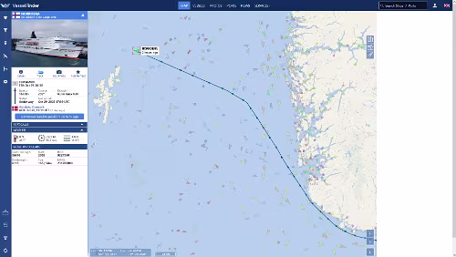 Auf See Das Schiff ist ganz dicht an der norwegischen Küste entlang gefahren, man konnte sie mit bloßem Auge sehen. Dafür sind wir zu weit an den Shetland-Inseln vorbei...