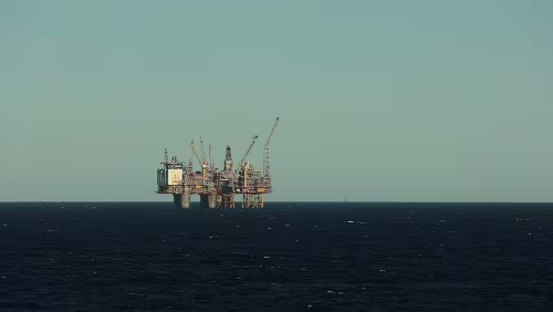 Auf See Was für ein Trümmer.