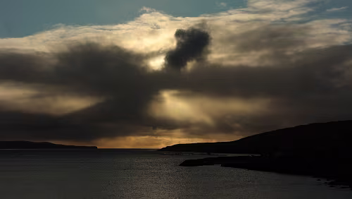 Tórshavn Wolken, blauer Himmel, es wechselt im Minutentakt.