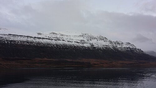 Seyðisfjörður Die Fähre läuft in den Hafen von Seyðisfjörður ein.