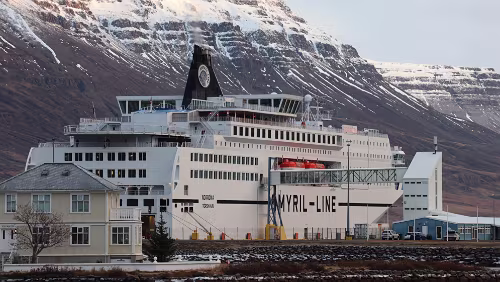 Seyðisfjörður Die Fähre im Hafen von Seyðisfjörður.