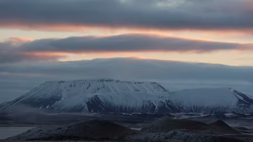 Mývatn See, Gelände, Berge.