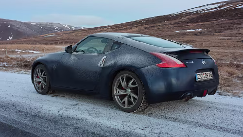 Varmahlíð – Reykjavík Noch hat es minimal Schnee in der Landschaft.