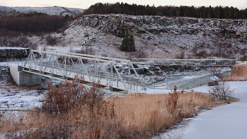 Varmahlíð – Reykjavík Neue und alte Brücke auf die Insel „ Hrútey “.