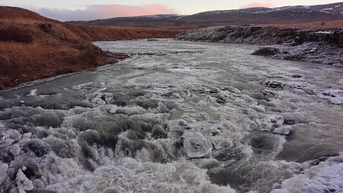 Varmahlíð – Reykjavík Der Fluss Blanda auf dem Weg ins Meer, in „ Blönduós “.