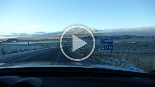 Varmahlíð – Reykjavík Grandioses Wetter, die Straße immer noch leicht verschneit. Anfahrt Parkplatz von Þrístapar.