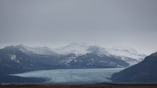 Höfn í Hornafirði – Egilsstaðir Am Abzweig wo die [99] wieder auf die [1] trifft hat man Aussicht auf gleich drei Gletscher.