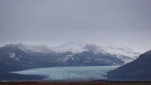 Höfn í Hornafirði – Egilsstaðir Am Abzweig wo die [99] wieder auf die [1] trifft hat man Aussicht auf gleich drei Gletscher.