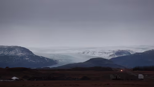Höfn í Hornafirði – Egilsstaðir Am Abzweig wo die [99] wieder auf die [1] trifft hat man Aussicht auf gleich drei Gletscher.