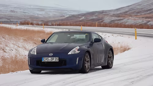 Egilsstaðir – – Tórshavn Parkplatz am Rjúkandifoss.