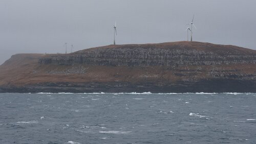 Føroyar Die Windräder stehen still.